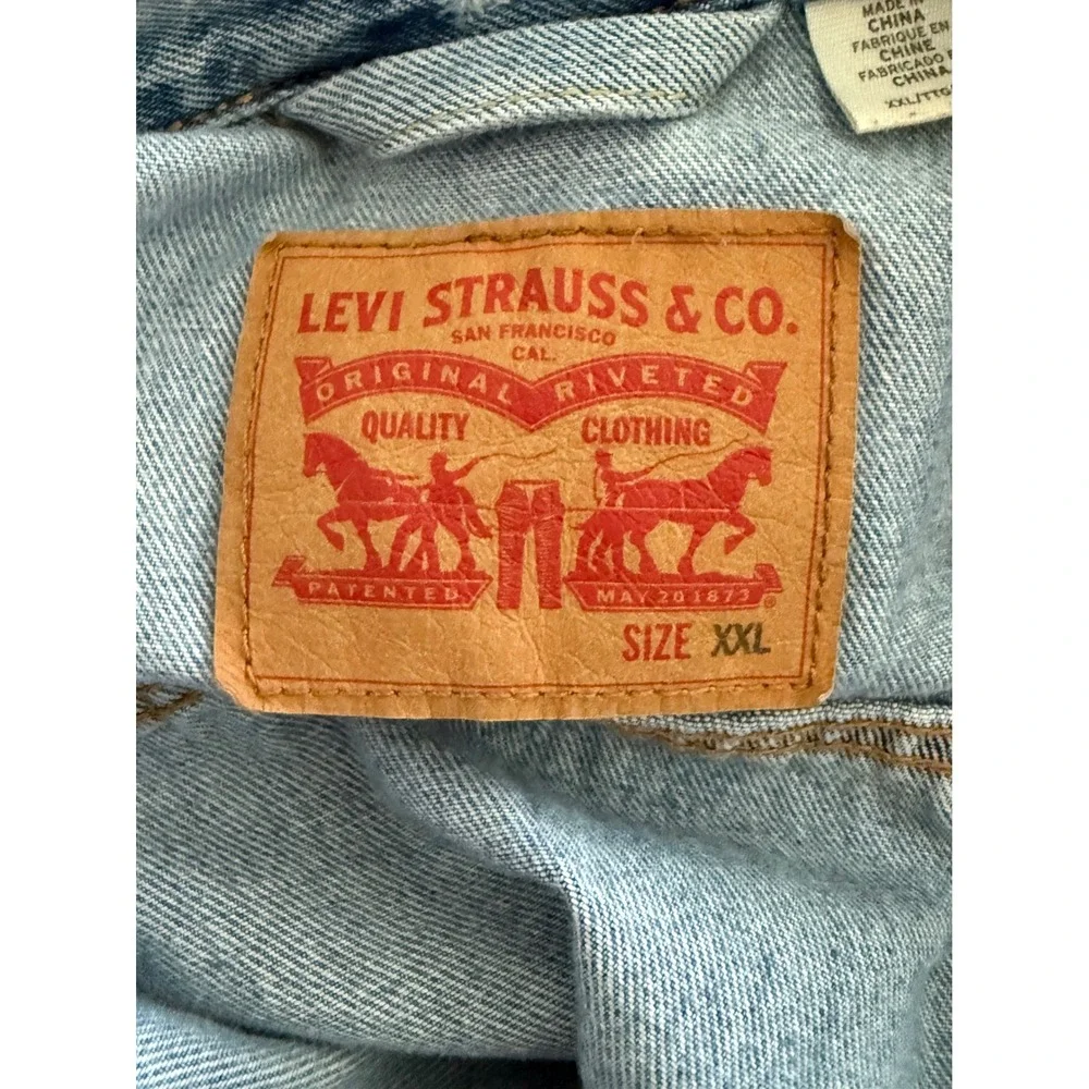 Levis Mens Trucker Jacket Light Wash Distressed Denim Blue size Large